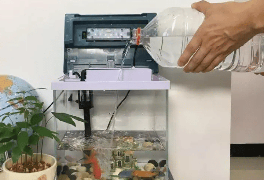 Pour water into the fish tank from a height